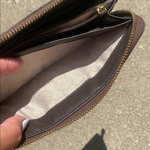 Michael Kors wallet - Picture 2 of 4